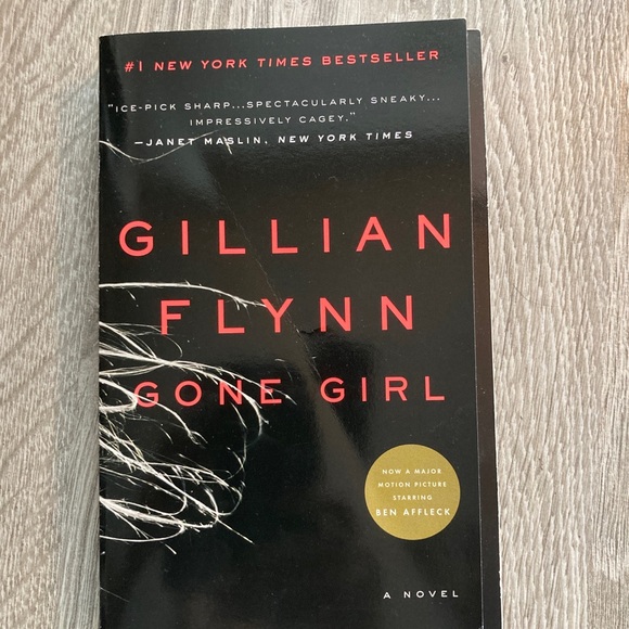 Gone Girl paperback - Picture 1 of 2